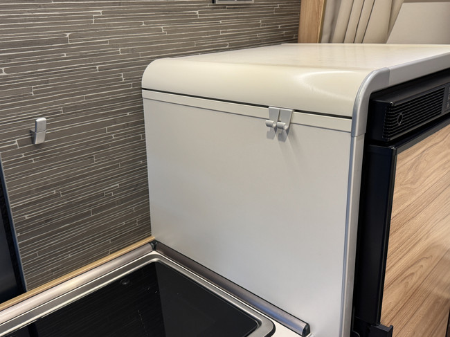 Hymer Yellowstone 640 techo elevable 160 cv *4 PERSONAS* Euro6 Fiat Ducato **Camas longitudinales/Techo elevable con 2 plazas para dormir/4 asientos/Litio/Sol foto: 19