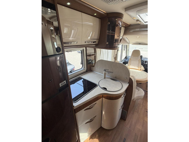 Hymer B 588 Automatic Single Beds Pull-down Bed 2X Airco Inverter Solar Panel photo: 15
