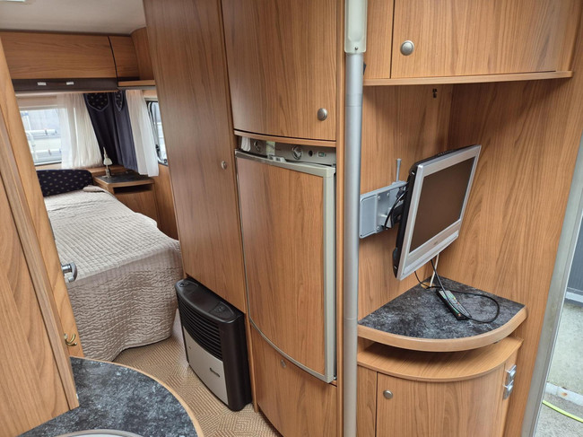 B&uuml;rstner 525 TS Belcanto lit Queen petite annexe photo: 11