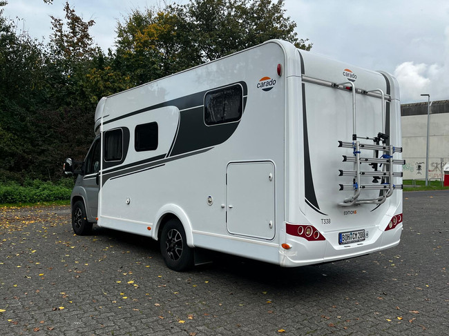 Carado T 338 Teilintegriert | Tempomat | Markise | R&uuml;ckfahrkamera | Dusche | Toilette | 4 Schlafpl&auml;tze | TV mit aut. Sat Foto: 5