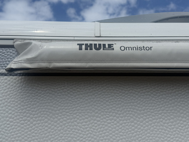 Fendt caravan BRILLANT 650 in nieuwstaat Queensbed  zakluifel Thule mover Truma xt hordeur leder tv dakairco truma groot dakluik oven  xxl koelkast foto: 8