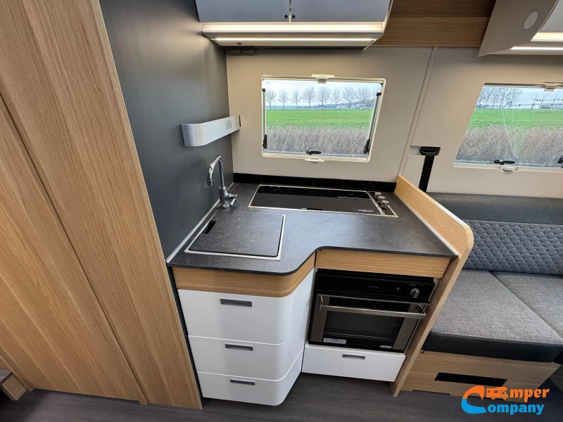 Adria Matrix Plus 670 DL L&auml;ngsbetten / Automatik Foto: 11