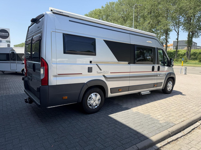 Adria TWIN 640 SLX Enkele Bedden Luifel Trekhaak Bearlock foto: 6