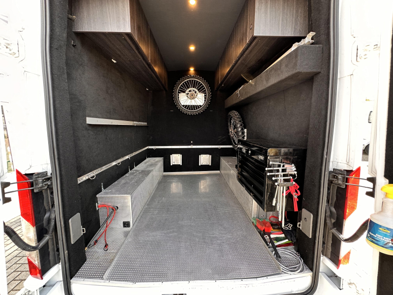 Ford Transit GB 350 L3h2 Tdci 170pk AW  foto: 2