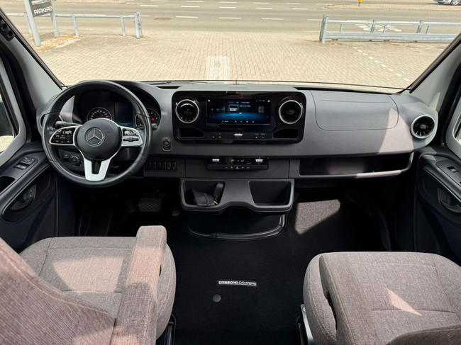 Hymer MLT 580 V6 190HP Single Beds Led 2 Solar Panels photo: 20