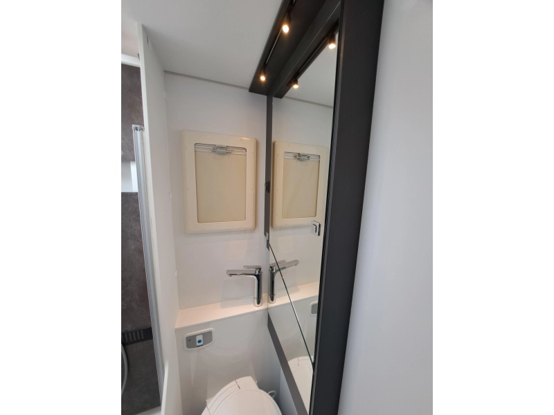 Adria Sonic 600 SL 180CV (ex-alquiler) foto: 13