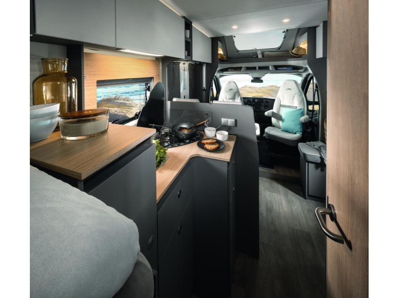 LMC Tourer 660 G enkele bedden 2027 autom.  foto: 2
