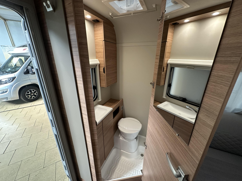 Weinsberg CaraOne Edition HOT 390 QD voortent | ex-verhuur  foto: 13