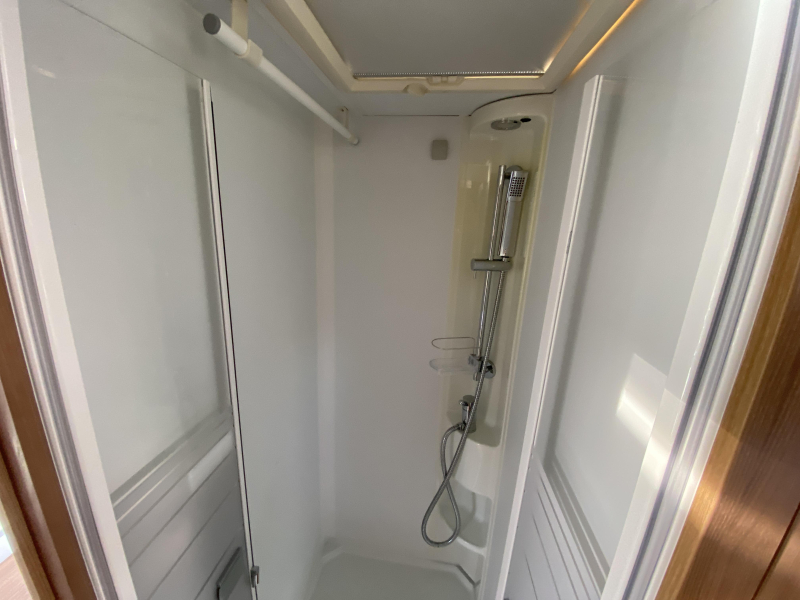 Adria Matrix Plus 670 DL ENKELE BEDDEN+HEFBED  foto: 7