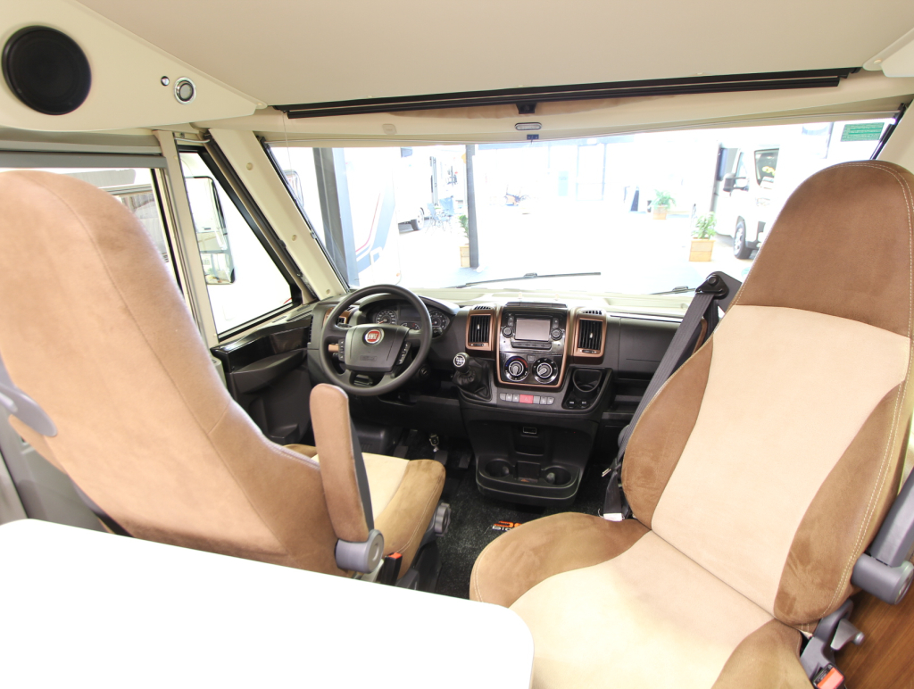 MC LOUIS NEVIS 876 foto: 16