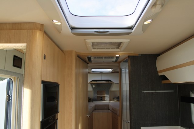 Volledig luchtgeveerde Hymer B ML I 780 9 G Tronic Automaat 170 pk Mercedes 417 CDI (53  foto: 46
