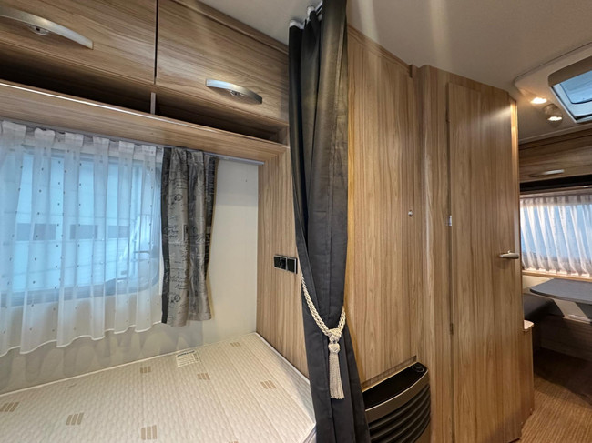 Eriba Nova Light 442 Crystal Silver foto: 16