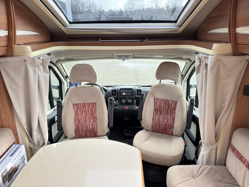 Eura Mobil Terrestra 690 HB foto: 10
