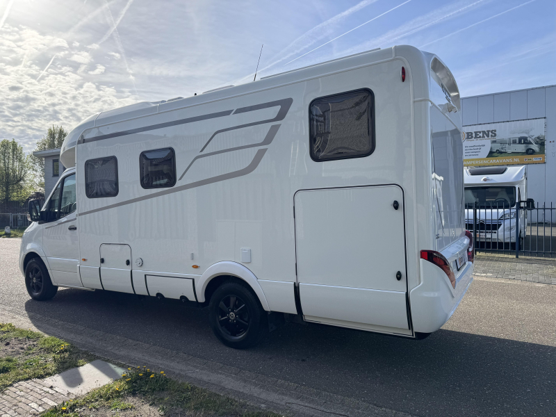 Hymer B-MC T 680 single beds pull-down bed photo: 4