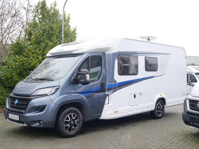 Knaus Sky TI 650 MF, Autom&aacute;tico, Cama francesa, Elevador de bicicletas foto: 2
