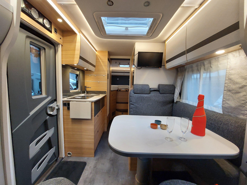 Dethleffs Globebus T 6 GT Automatik/L&auml;ngsbetten/TV Foto: 7