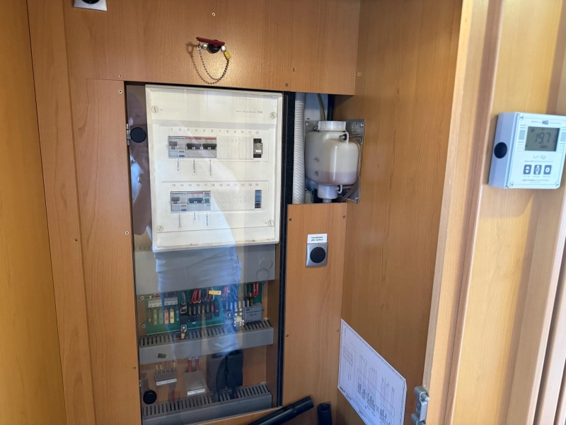 Phoenix Liner 8000 G Full options photo: 16