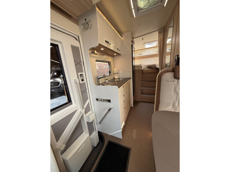Bürstner Limited T 690 G Automaat/vol opties!  foto: 15