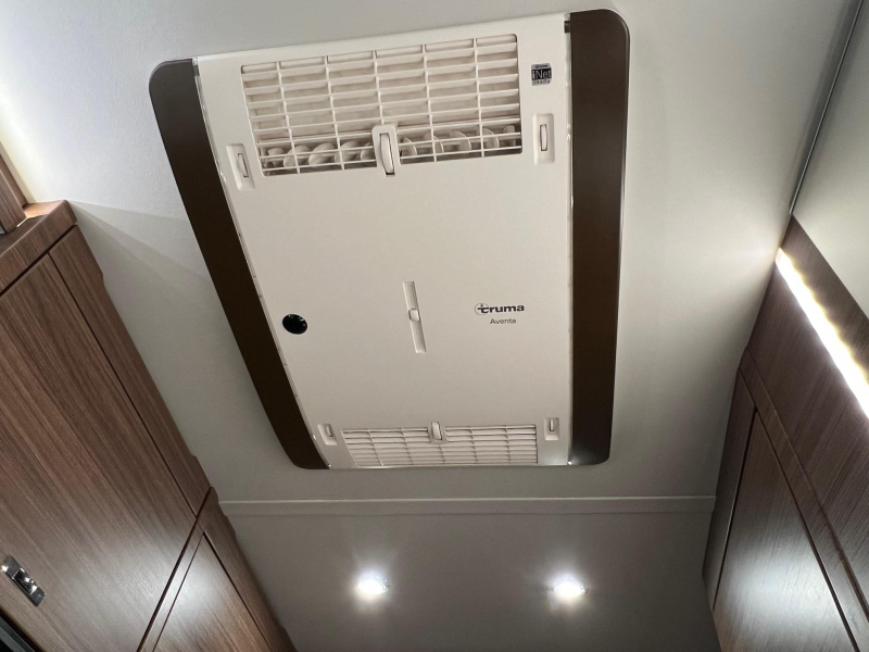 Tabbert Puccini 685 DF queensbed, mover, airco  foto: 13