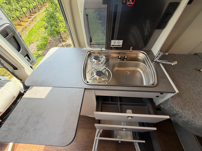 Pössl Summit 600 LR Automaat/Solar/Trekhaak/Tv en schotel foto: 10