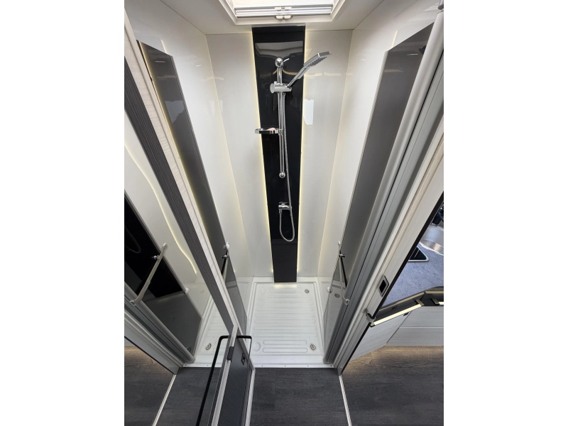 Challenger Graphite Premium 260 Webasto, Solar photo: 10
