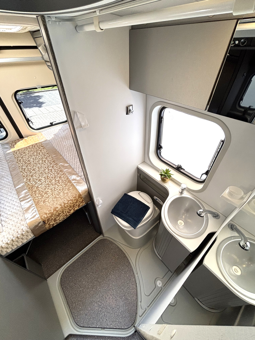 Adria Twin 600 SPT TITAN AUTOMAAT DWARSBED 150PK EURO 5  foto: 8