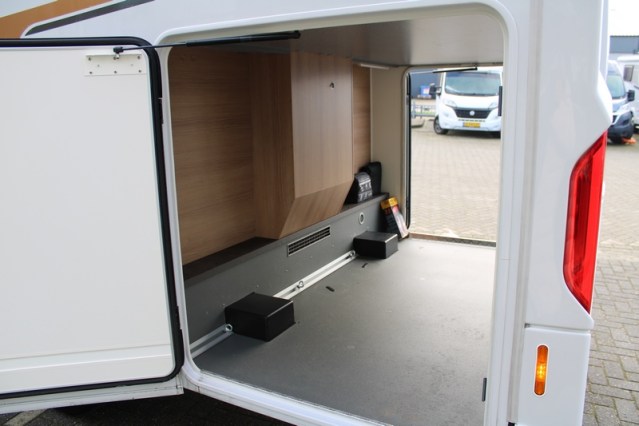 Robusta Carthago Integral Malibu I 460 LE Fiat AUTOM&Aacute;TICA 180 CV camas individuales y cama abatible ( 118 foto: 13