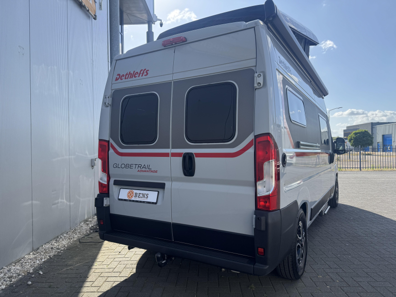Dethleffs Globetrail Advantage 600 DR dwarsbed hefdak bovenbed  foto: 3