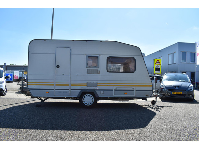 Knaus 8304 Country | Nieuwe Dorema voortent! | Fietsendrager | Koelkast + vriesvak