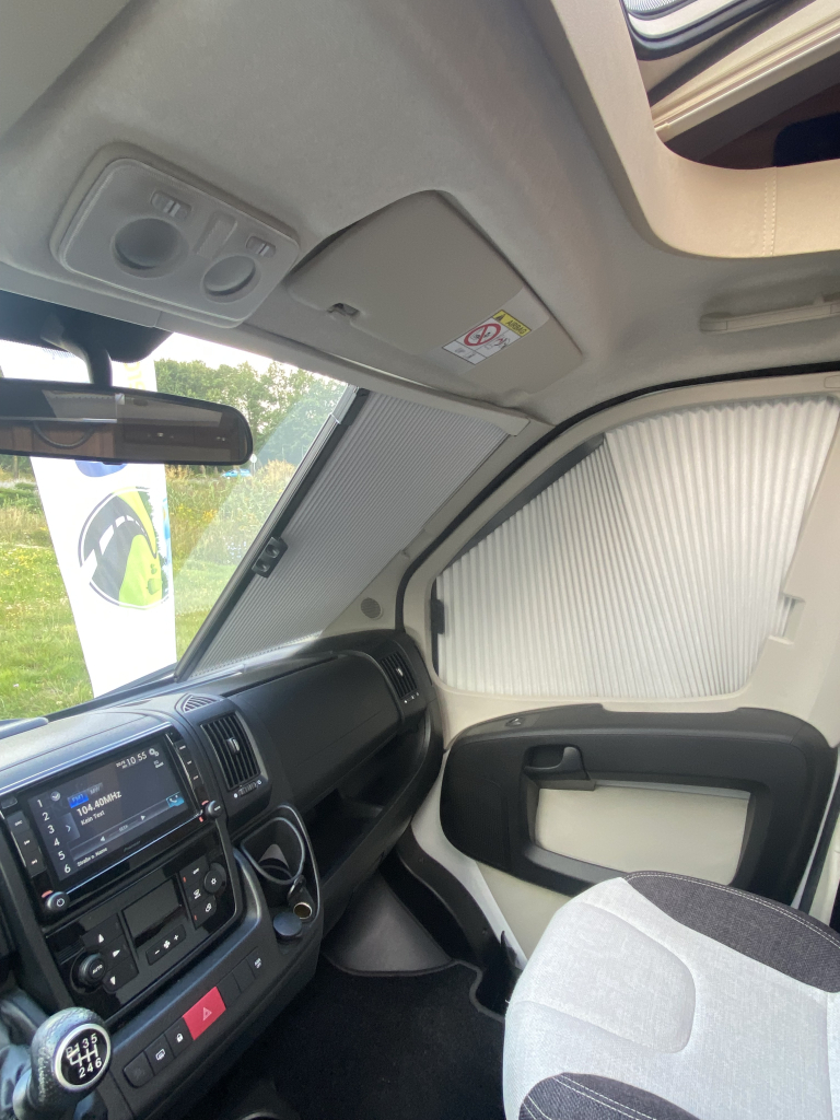 Weinsberg Pepper 600 Peugeot 163 PK, Half-integraal, 2 Lengte-bedden, Garage, Aut. schotel / LCD Camper Centrum On the Road aan de Noorderringweg 4 in Marum. foto: 20