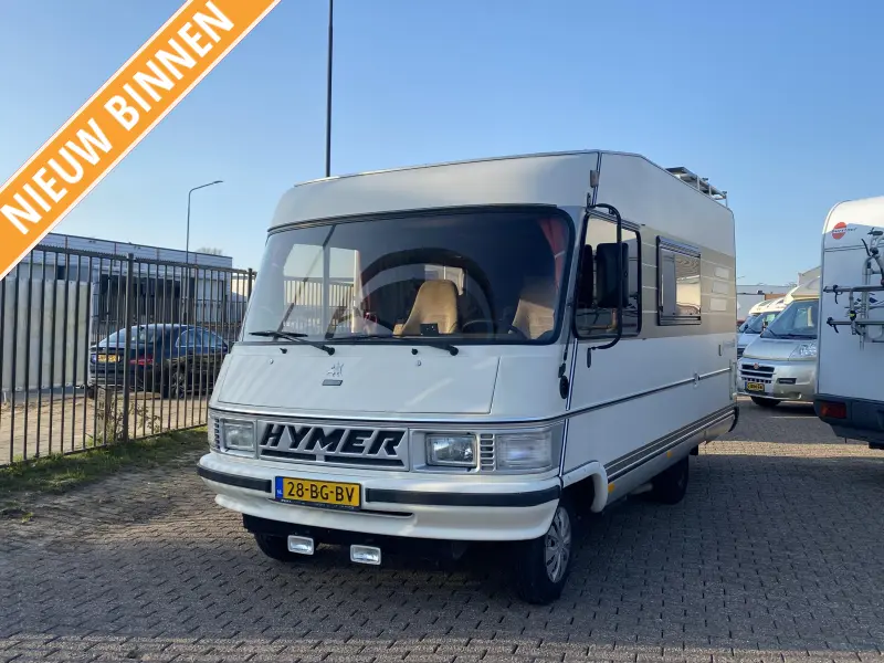 Hymer B 544 Hefbed slaapbank dinette 