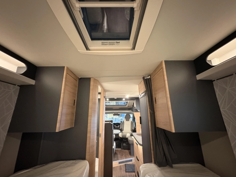 Knaus L!ve Ti 650 MEG Platinum / camas bajas foto: 11