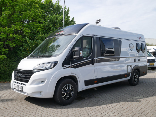 Carthago Malibu Van 640 LE Charming GT, 6.40 Meter Buscamper, Lengtebedden Foto: 2