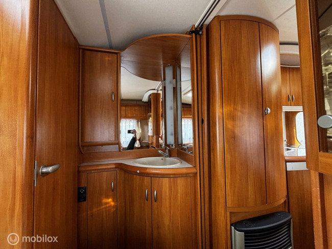 Hobby 500 KMFE STAPELBED treinzit vastbed voortent foto: 20