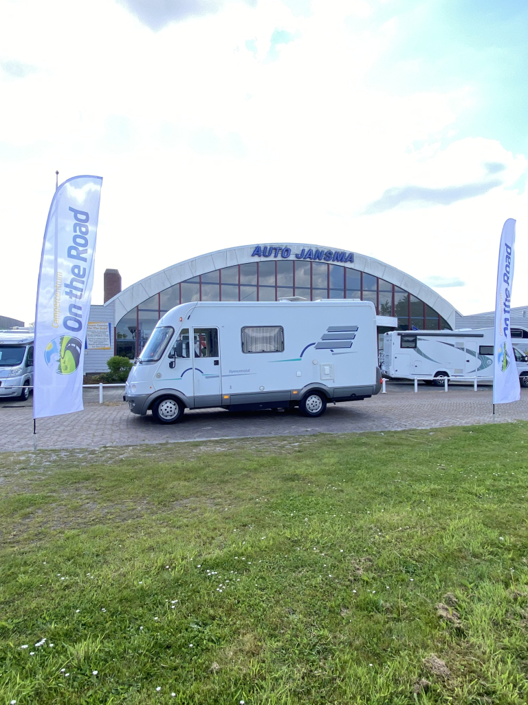 Hymer B 584 2.8 JTD 128 Pk Integraal, Hef-bed voor, Lange-bank, 3 Draaistoelen, Eindkeuken etc. Bj. 2002. B 584 Marum foto: 28