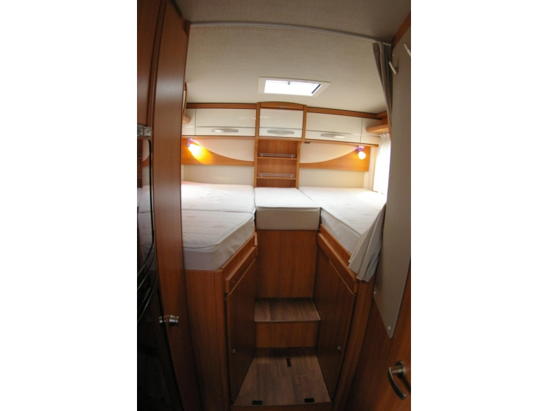 Hymer Exis-i 588 Automaat, Enkele bedden.  foto: 11