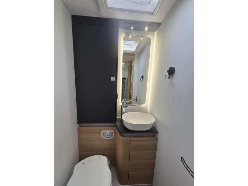 Adria Matrix 650 DL Face to face Foto: 13