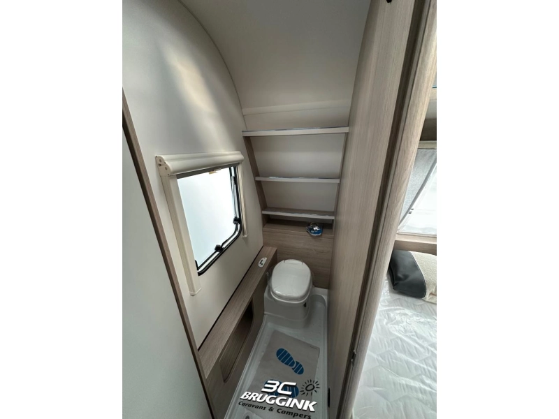 Bürstner Premio SkyLine 460 TS - FRANS BED  foto: 10