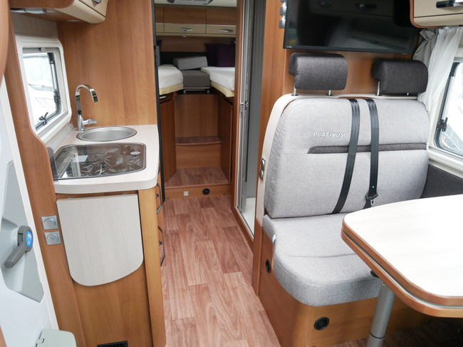Knaus Van TI 650 MEG Platinum, Einzelbetten, Dachklimaanlage Foto: 10