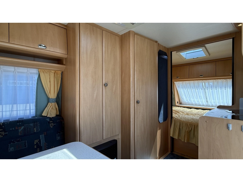Hobby De luxe Easy 450 UF cama transversal asiento redondo inodoro foto: 3