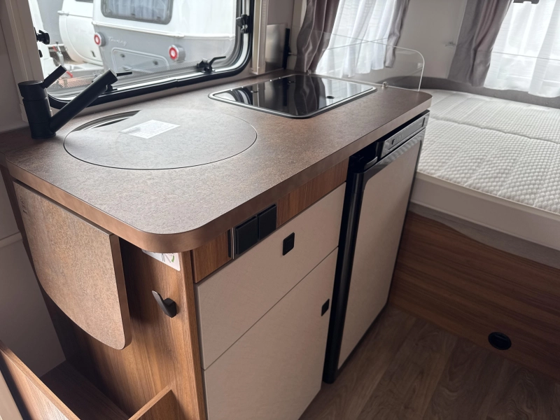 Eriba Touring 530 Legend Hampton argent photo : 6
