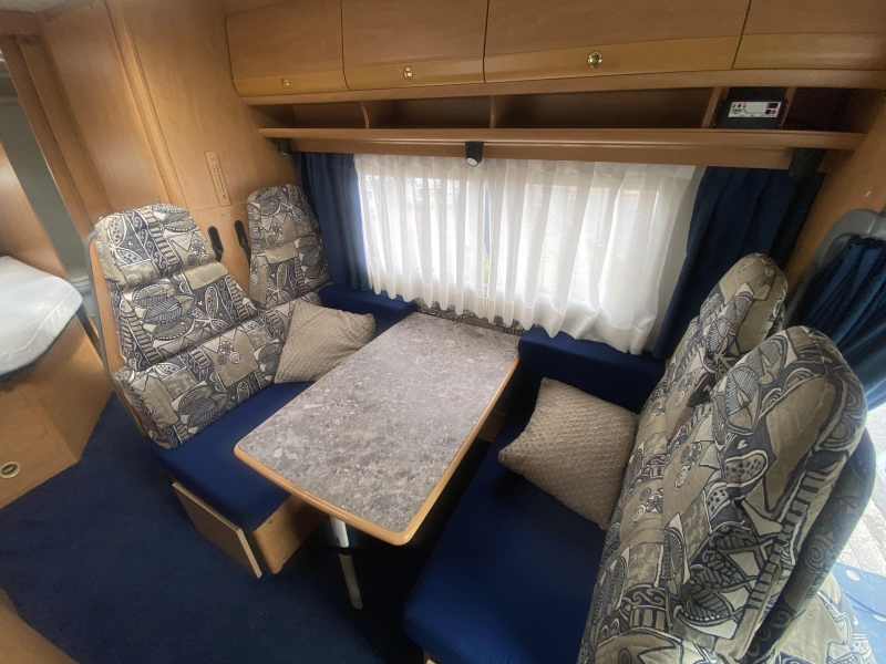 Dethleffs Globetrotter Frans bed Airco dinette  foto: 6