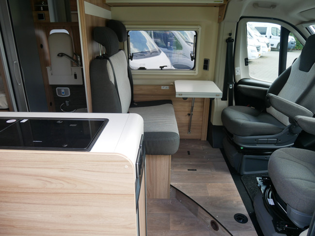 Hymer Yosemite 6 metros, camas individuales, techo elevable, 4 personas foto: 7