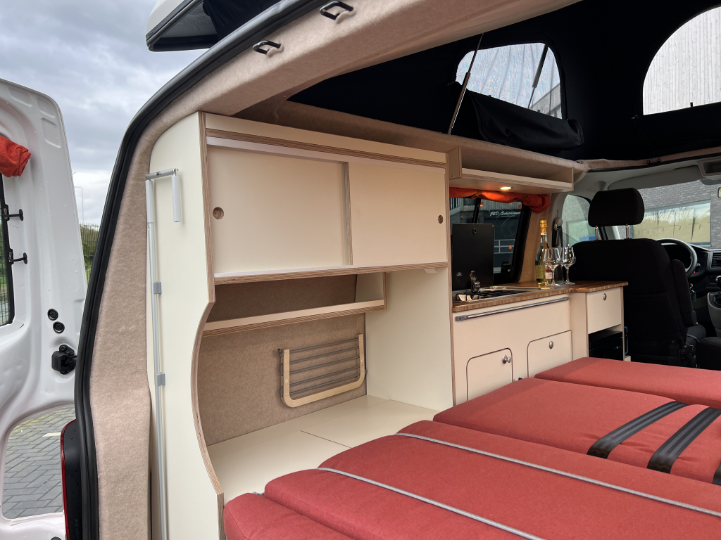 Volkswagen T6 Buscamper 2017 BENZINE foto: 13