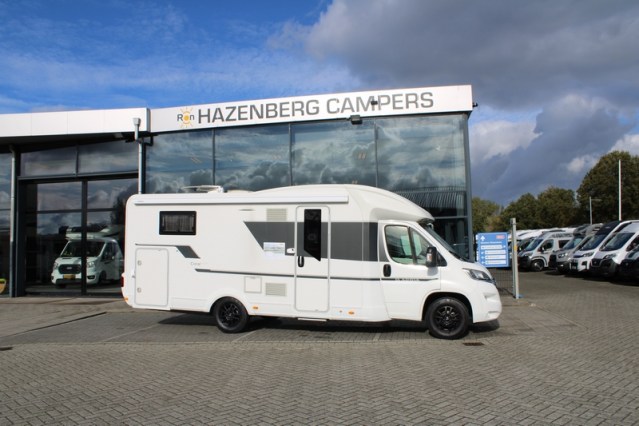 Adria Coral S 670 SC met elektrisch in hoogte verstelbaar Queensbed slechts 40801 km (65  foto: 11