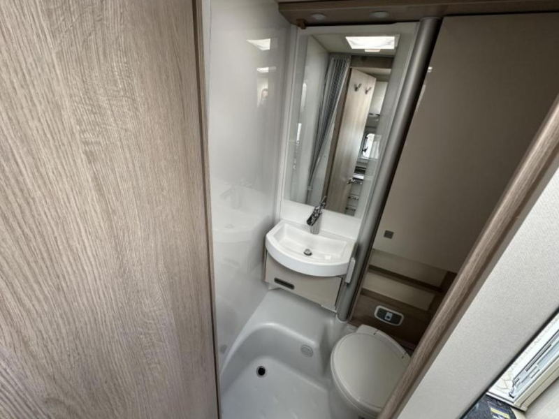 Bürstner Nexxo Van T 690 G LENGTE BEDDEN + 3.650 KG.  foto: 11