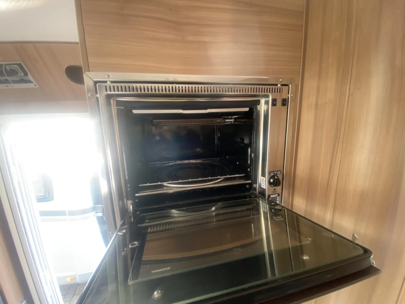 Pilote Aventura P 730 mit Queensize-Bett UND LUXUS Foto: 9