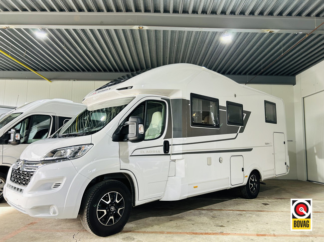 Adria MATRIX 670 SL Axess Camas separadas, suelo completamente plano, 5 plazas con cintur&oacute;n foto: 0