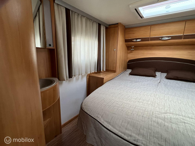 Adria CORAL S 690SP 160PK Queensbed Luifel Zonnepaneel Oven foto: 14