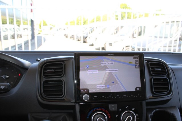Hymer Exsis i 474 Fiat 160 CV compacto, estrecho, ligero, con camas individuales y cama abatible (55 foto: 28